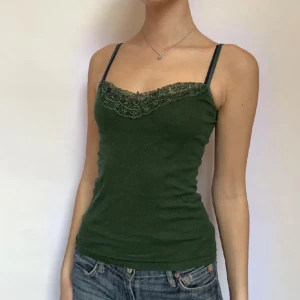 Grönt spetslinne - Köpt på plick men tyvärr inte kommit till användning 