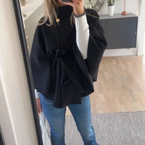 Poncho  - Säljer min poncho från missay som aldrig kom till användning. Endast provad, onesize!