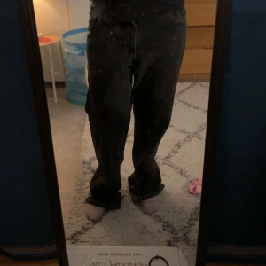 Svarta jeans - Väldigt bra skick  Använda 1 gång