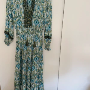 Bohemisk sommarklänning - Fint skick. Fint fall.  Passar xs/s. 