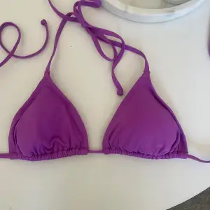 Supersnygg färg på bikinitopp som har blivit för liten, sparsamt använd😊