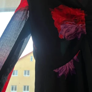 ADOORE klänning - Bra skick köpt förra året. Denna är strlk 42. Jag är i vanliga fall en 40/l så den är liten i sizen.