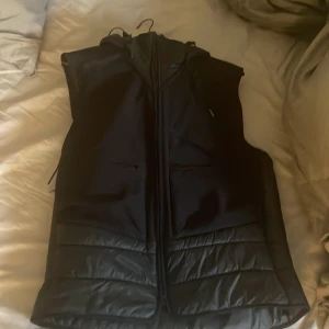 C.P Company väst - Väldigt fint skick använd fåtal gånger knappt använd