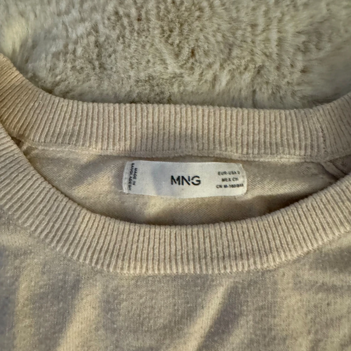 Finstickad beige tröja - 91