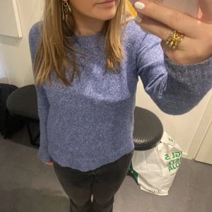 Vero Moda tröja - Säljer min jätte fina vero Moda tröja då den inte kommer till användning längre! Den är lite nopprig! Skriv privat för fler bilder o pris kan diskuteras vid snabbt köp💕💕