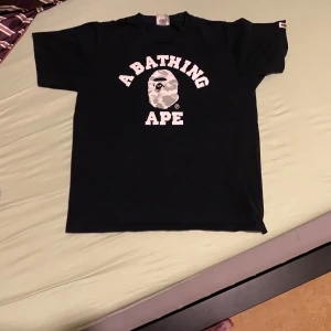Bape T-shirt - Storlek S, i bra skick