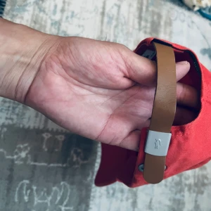 Lacoste keps  - Använd 2-3 gånger passar inte mig 