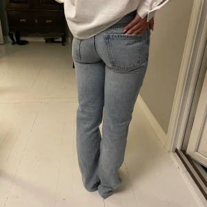 Ljusblå jeans från zara  - Supersnygga ljusblå jeans från zara i superbra skick! 😍knappt använda, säljer pga att dom är för små 🌸