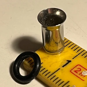 Tunnel metall kirurgiskt stål - Såklart kokad innan försäljning.