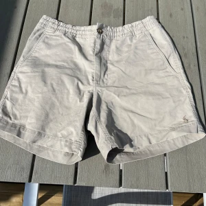 Polo shorts - Xs, inte slitna nånstans, perfekta nu i sommar om du vill ha på dig något fint.