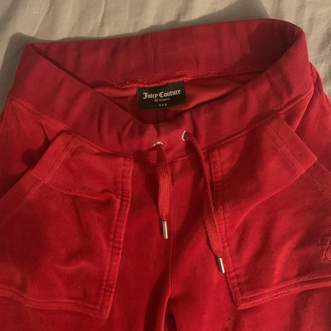 Röda Juicy byxor