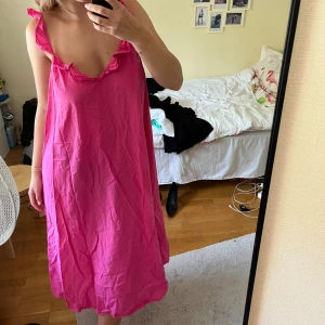 Strandklänning - Rosa strandklänning, aldrig använd 🩷