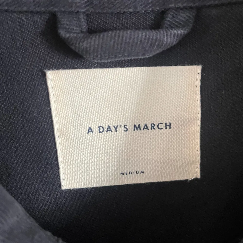 A days march overshirt i storlek M. Sparsamt använd och är i gott skick.. Jackor.