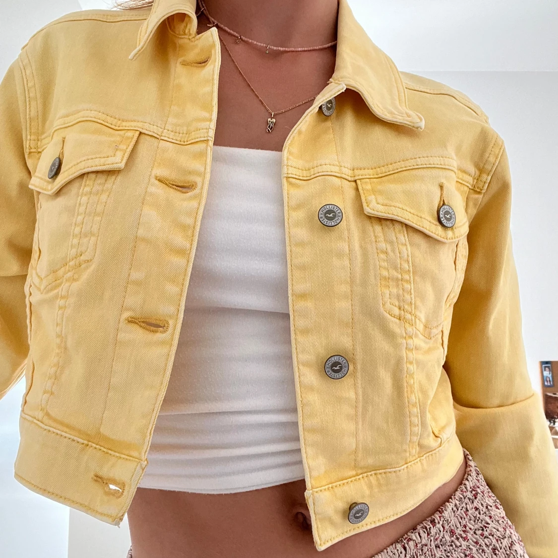 Gul croppad jeansjacka