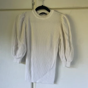 Stickad topp  - Jättefin nästan oanvänd  Från sisters point 