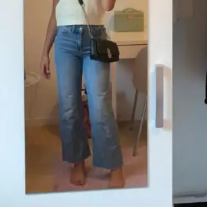 Jättesnygga Wide jeans köpta från Lager 157 och i bra skick. Storlek xxs 