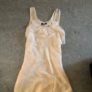 Sommarklänning - Gullig sommarklänning kräm vit 