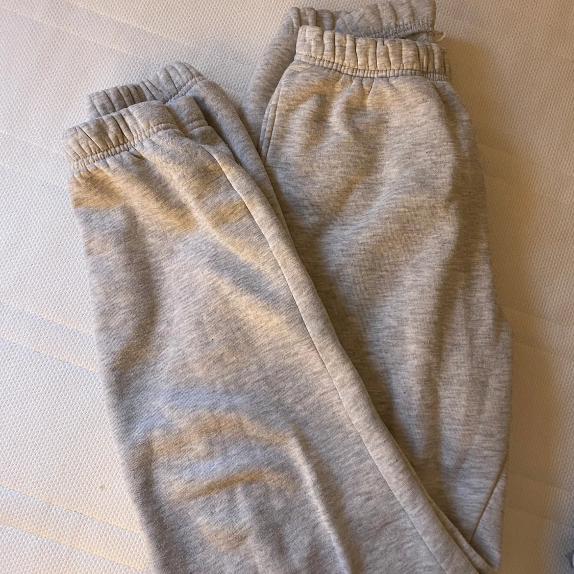 Grå mjukisbyxor - 92