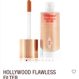 Charlotte Tillbury - flawless filter - Säljer min Charlotte tillbury flawless filter som är perfekt för en gudomlig bas till sminket men kan även användas som highlighter. Knappt använd utan (utan har bara använt den på ren hand) -har bara legat i sminkväskan❤️‍🔥❤️‍🔥 Nypris: 585kr💓