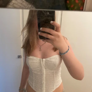 Topp  - Vit topp från hm 