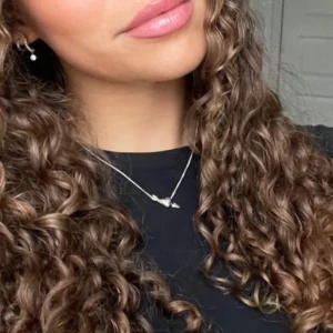 l8 hasselblad halsband - så fint halsband från l8 hasselblad🔥💕