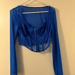 Korsetttopp - Blå korsett topp någon skavank som synes på bilden! 