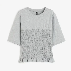 Hm slutsåld tröja - Säljer denna jätte fina tröja från hm då den är förstor❤️ pris går att diskuteras, inga defekter❤️