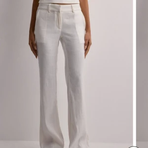 Vita linnebyxor - Ett par vita linnebyxor från Nelly. Storlek 38. Använda 1 gång, Nypris 499
