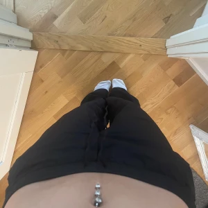 Byxor från zara - Snygga byxor från zara. Storlek S och är långa på mig som är 175cm lång. 