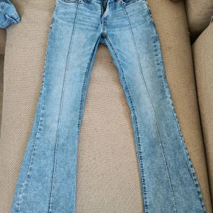Jeans - Jätte snygga jeans från Lindex med coola fickor där bak🥰 köpte för 350-400kr. Knappt använda🩷