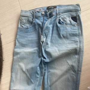 Size 32, helt nyskick aldrig använd.  Nypris runt 1500