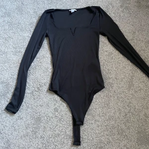 Body  - Jättefin body som inte passar mig, köpte fel storlek och har inte använt en enda gång. Jättefin och passar bra till vardagen💖