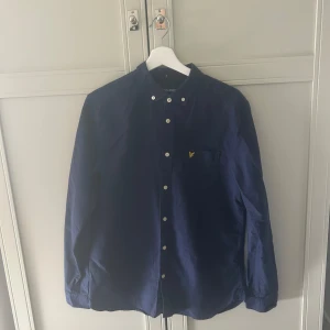 Snygg skjorta  -  Skjorta från lyne & scott. Passar som S/M, Om du har några frågor  skicka bara.