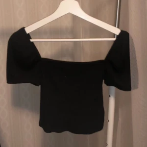 Svart topp - Superfin, ribbad. Använd fåtal gånger. 💗