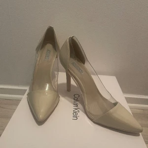 Klackskor - Lite tecken på användning. Använda ca 2 gånger