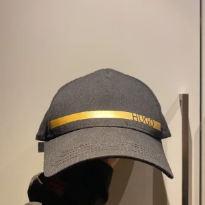 En Hugo boss keps. ÄKTA FRÅN ZALANDO - Du kan nya storleken som du vill Andvänd fåtal gånger och är som ny