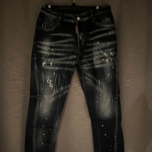 Dsquared jeans  - Helt nya jeans säljes då dem tyvärr var för små för mig. Etiketter och en påse medföljer👍🏽