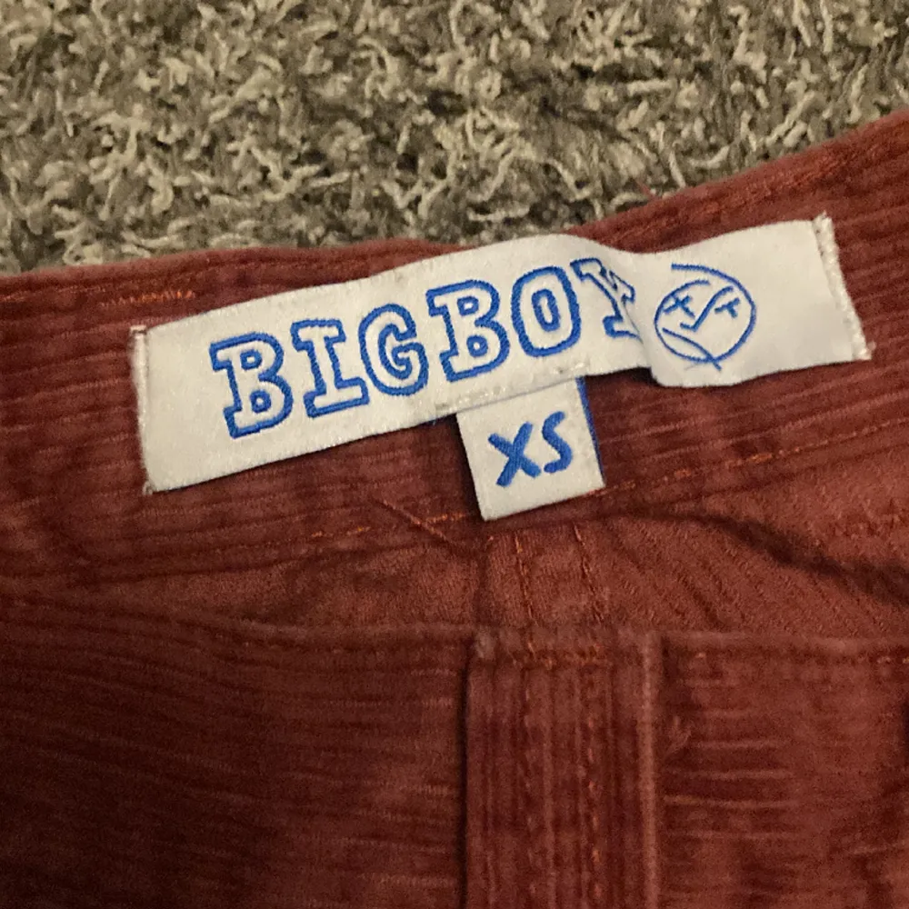 Det är ett par bigboys med gamla loggan skick 9/10 har cirka använt dem i en månad  pris kan diskuteras . Jeans & Byxor.