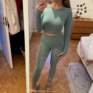 Träningsset  - Så fin Träningsset från doyoueven, använt ett par gånger, perfekt skick. Skön och stretchig material. Fräsch turkös färg. Storlek XS/S💞