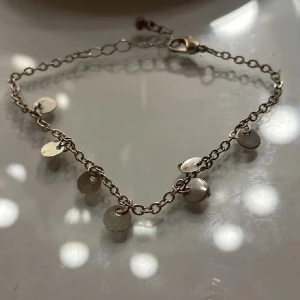 Armband med cirklar  - Säljer detta armband för 50kr