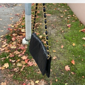 Liten väska - Säljer denna lilla väska! Den är ganska lite så sälher för 50kr