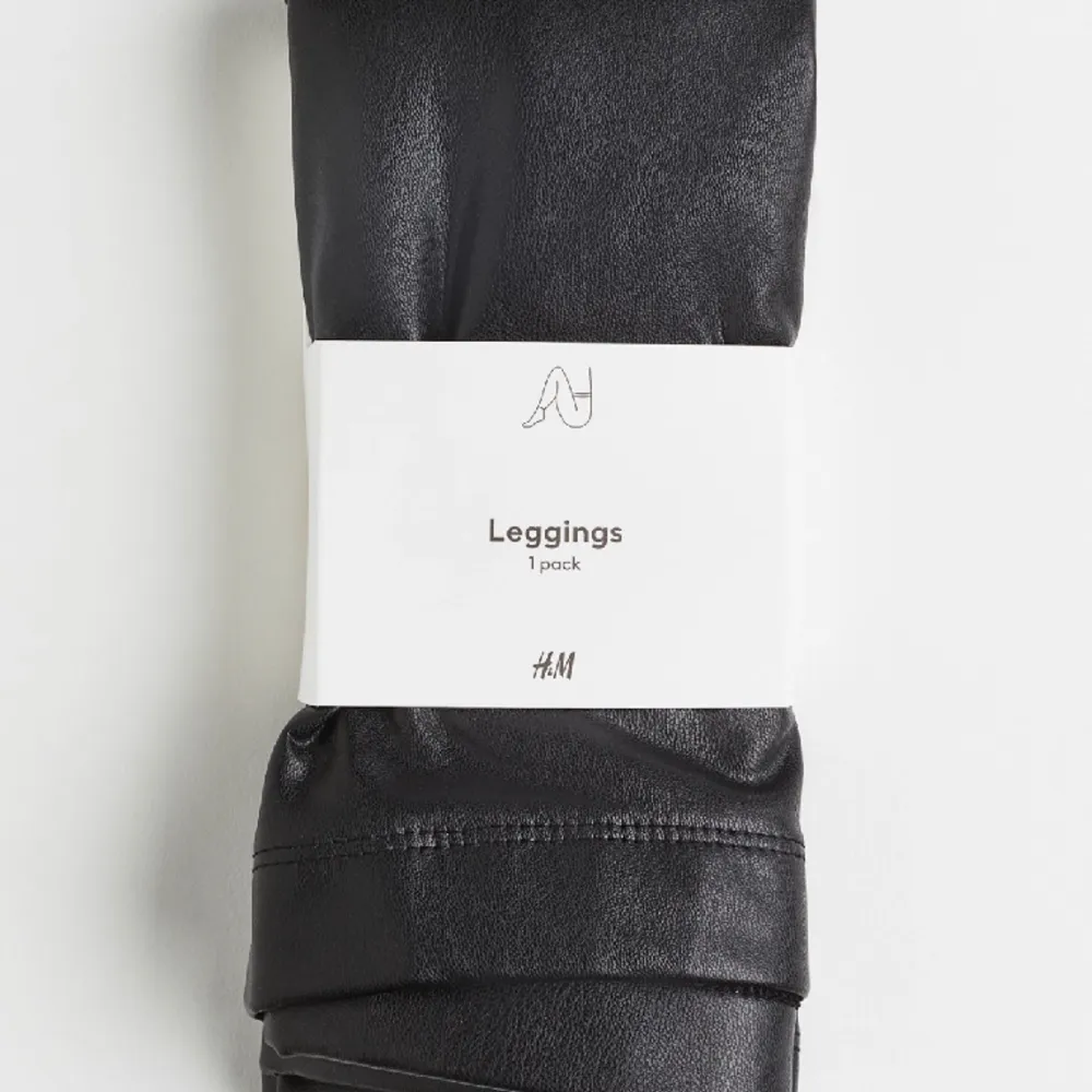 Leather look legging jätte fint kvalitet men tyvärr för stor testad 1 gång . Jeans & Byxor.