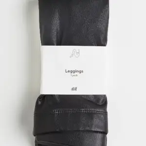 Leather look legging jätte fint kvalitet men tyvärr för stor testad 1 gång 