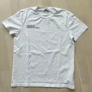 Dondup tshirt! Köpt på United Fashion! Nypris: 1800kr