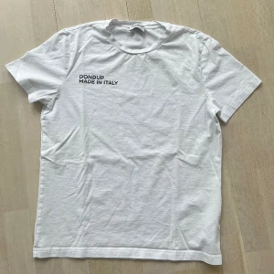 Dondup tshirt - Dondup tshirt! Köpt på United Fashion! Nypris: 1800kr