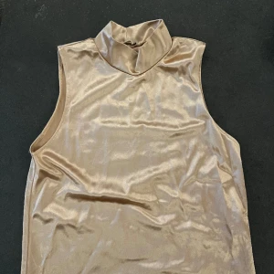 Fest topp  - Jätte fin fest topp som ja köpte här på Plick men ej kommer till användning. 