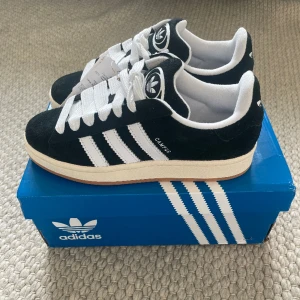 Adidas Campus 00s - Helt nya slutsålda Adidas Campus 00s i storlek 39 1/3. Svarta skosnören ingår också🤍