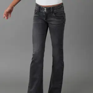 Supersnygga lågmidjade jeans ifrån Ginatricot, säljer pga att de börjar bli för korta för mig. Bra skick, inga skador.