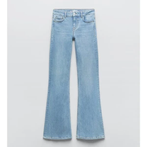 Jeans  - Fina lågmidad flare jeans från zara. Finns inte längre på hemsidan. 