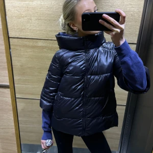 Herno jacka - Sä sjukt snygg herno liknande jacka från Reserved som är sparsamt använd och är helt som ny i skicket💕 köpt för 3 år sedan så finns inte kvar att köpa (Alla bilder är mina)